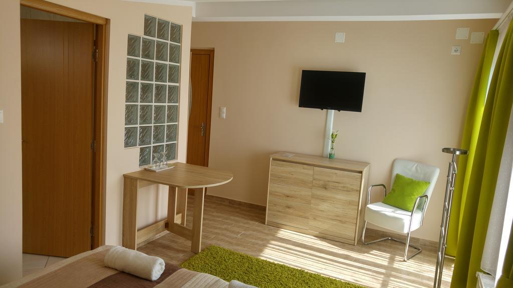 Bundics Vendeghazak Bed & Breakfast Lenti Exterior photo